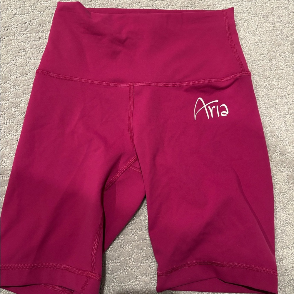 LULELEMON ARIA VEGAS SHORTS SZ 4